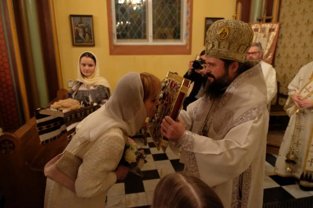 La Copenhaga, Preasfințitul Macarie a oferit Lumina Învierii Majestății Sale Margareta și românilor din comunitate