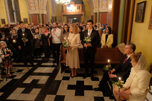 La Copenhaga, Preasfințitul Macarie a oferit Lumina Învierii Majestății Sale Margareta și românilor din comunitate