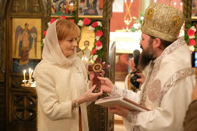 La Copenhaga, Preasfințitul Macarie a oferit Lumina Învierii Majestății Sale Margareta și românilor din comunitate
