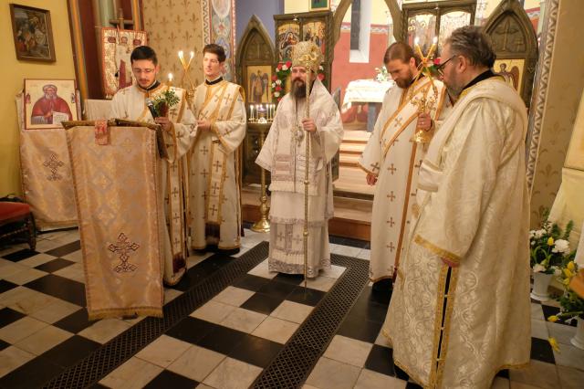 La Copenhaga, Preasfințitul Macarie a oferit Lumina Învierii Majestății Sale Margareta și românilor din comunitate