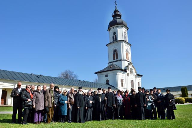Pelerini din Moineşti, pe urmele sfinţilor din Eparhia Romanului şi Bacăului