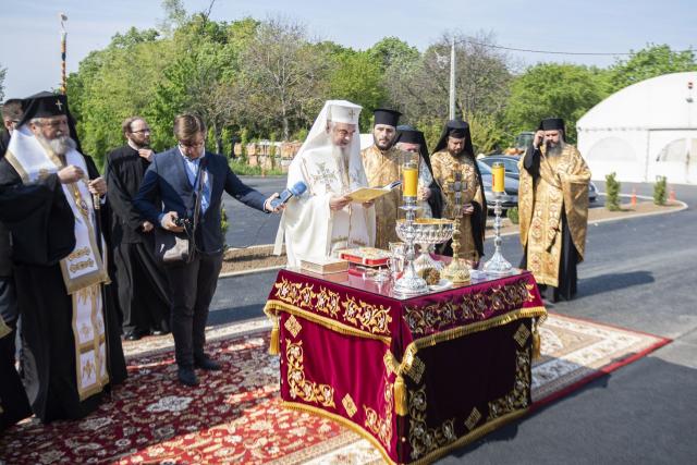 A început pregătirea Marelui Mir: Patriarhul României a sfinţit Mirostirionul de la Mănăstirea „Duminica Sfinţilor Români”