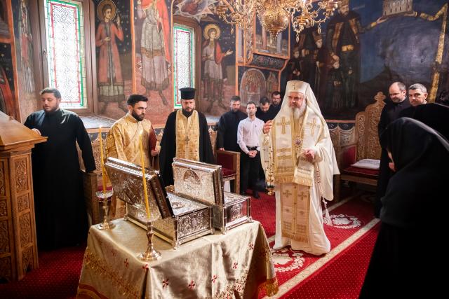 Părintele Patriarh Daniel a sfințit două racle pentru moaştele Sfinților Mucenici Haralambie, Teodor Tiron și Mina