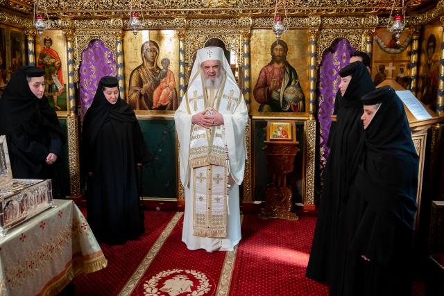 Părintele Patriarh Daniel a sfințit două racle pentru moaştele Sfinților Mucenici Haralambie, Teodor Tiron și Mina