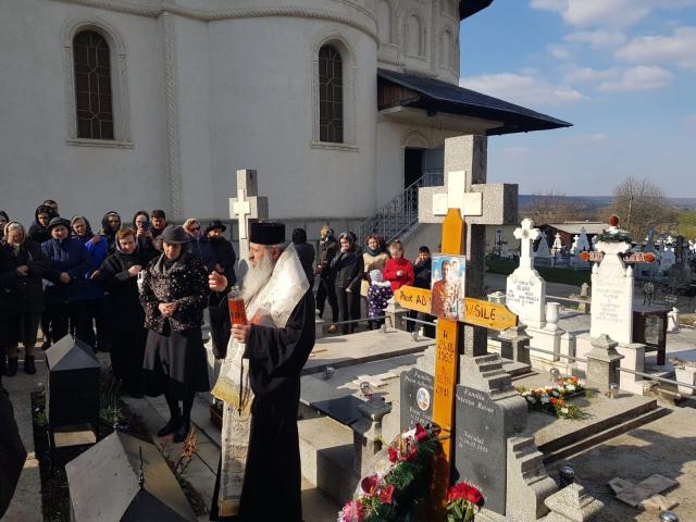 Liturghie arhierească şi sfinţire de centru social la Parohia Răuceşti