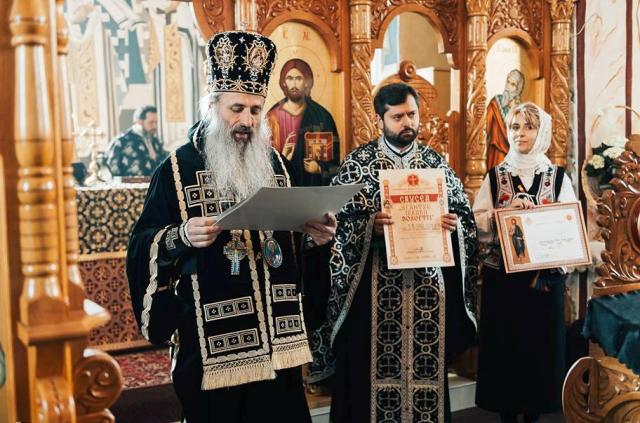 Casa socială, oficiul parohial şi capela mortuară de la Chintinici au fost sfinţite de IPS Mitropolit Teofan