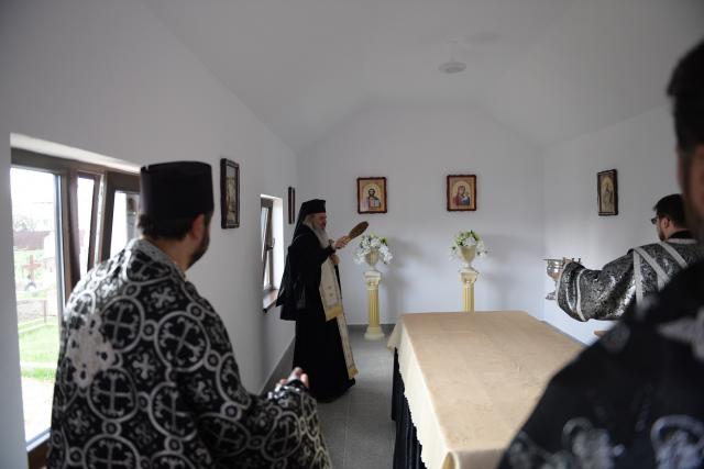 Casa socială, oficiul parohial şi capela mortuară de la Chintinici au fost sfinţite de IPS Mitropolit Teofan
