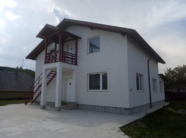 Casa socială, oficiul parohial şi capela mortuară de la Chintinici au fost sfinţite de IPS Mitropolit Teofan