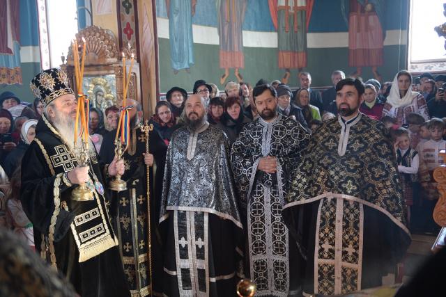 Casa socială, oficiul parohial şi capela mortuară de la Chintinici au fost sfinţite de IPS Mitropolit Teofan