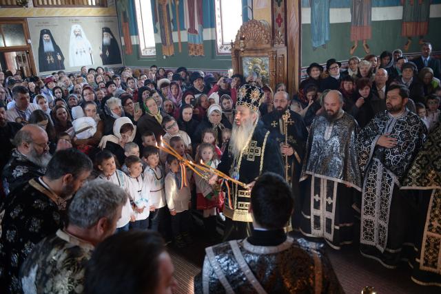Casa socială, oficiul parohial şi capela mortuară de la Chintinici au fost sfinţite de IPS Mitropolit Teofan