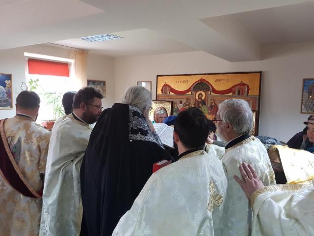 Preasfințitul Părinte Antonie a oficiat Taina Sfântului Maslu  la Căminul de bătrâni din Bucium