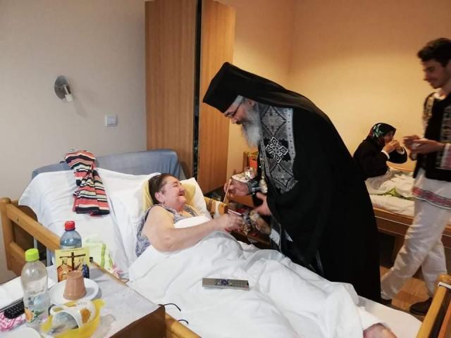 Preasfințitul Părinte Antonie a oficiat Taina Sfântului Maslu  la Căminul de bătrâni din Bucium