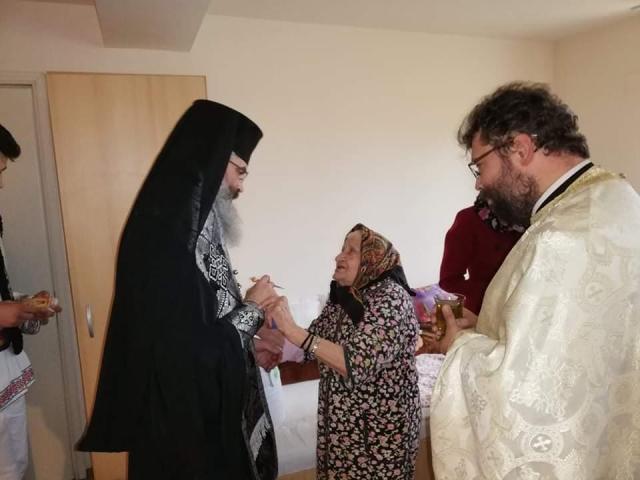 Preasfințitul Părinte Antonie a oficiat Taina Sfântului Maslu  la Căminul de bătrâni din Bucium