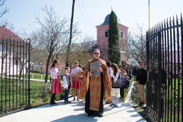 Slujire arhierească la Stolniceni, comuna Răuseni: „Omul își răstignește inima când îi iartă pe vrăjmași”