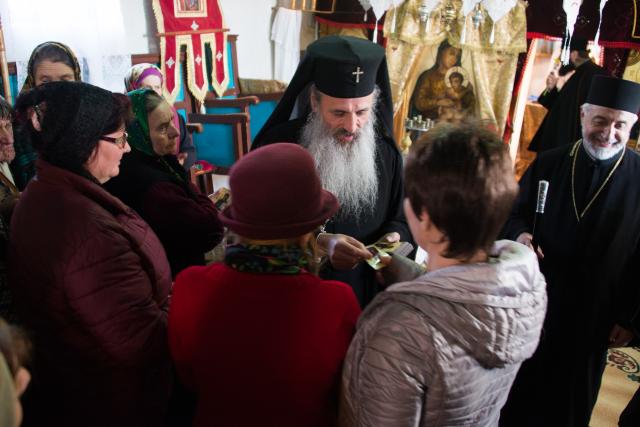 Slujire arhierească la Stolniceni, comuna Răuseni: „Omul își răstignește inima când îi iartă pe vrăjmași”
