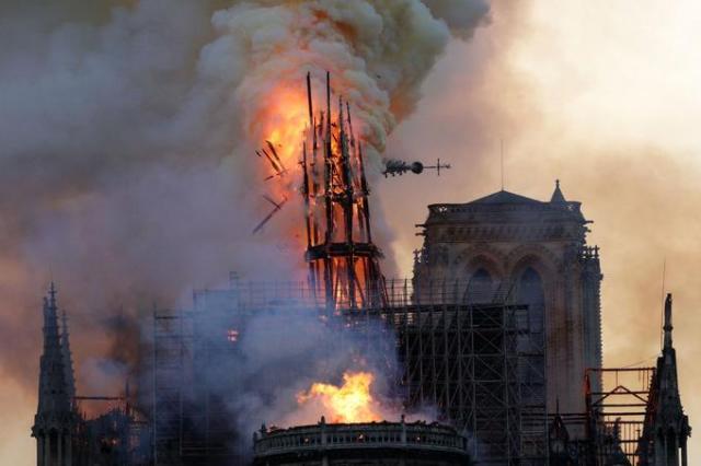 Episcopul Hușilor, despre incendiul de la Notre-Dame: „Orice națiune are un simbol. Când arde simbolul, totul se ruinează”