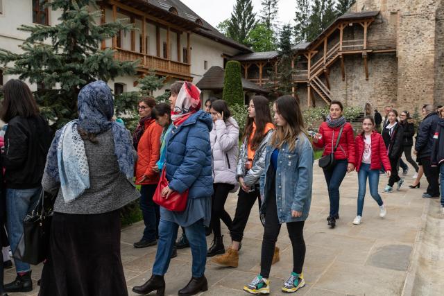 La Putna a început Concursul național de limba și literatura română și religie  „Cultură și spiritualitate românească”, etapa națională, clasele V-VIII