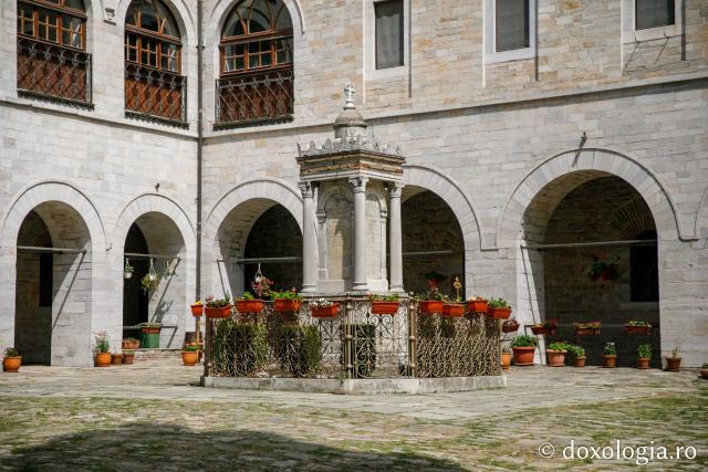Monumentul celor 26 de Mucenici de la Mănăstirea Zografu