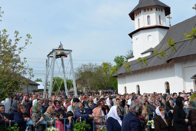 Resfinţire de biserică în parohia filantropiei creştine din Paşcani