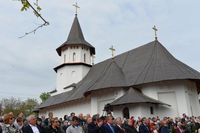 Resfinţire de biserică în parohia filantropiei creştine din Paşcani