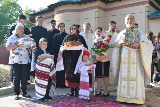 Resfințire de biserică în parohia Luceni