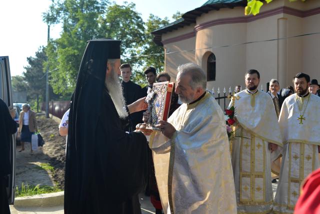 Resfințire de biserică în parohia Luceni