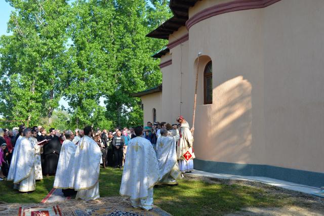 Resfințire de biserică în parohia Luceni
