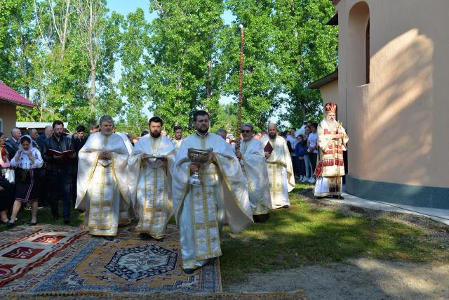Resfințire de biserică în parohia Luceni