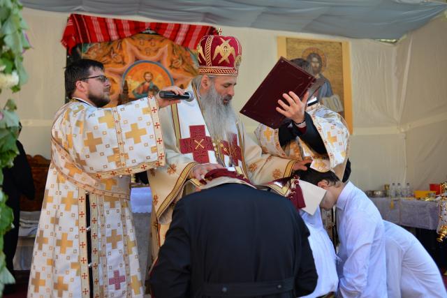 Resfințire de biserică în parohia Luceni