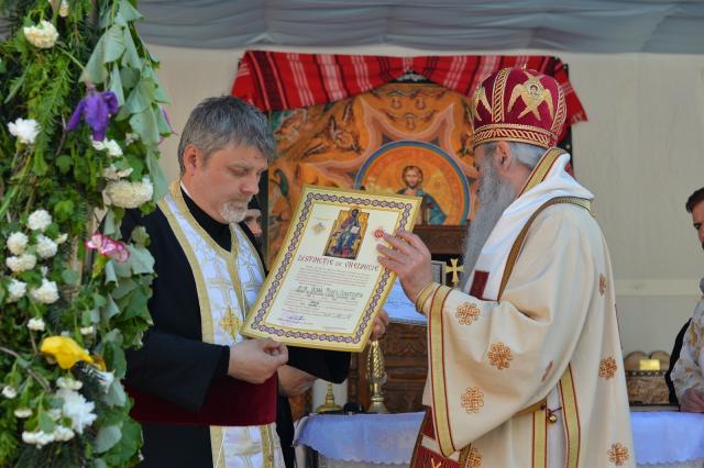 Resfințire de biserică în parohia Luceni