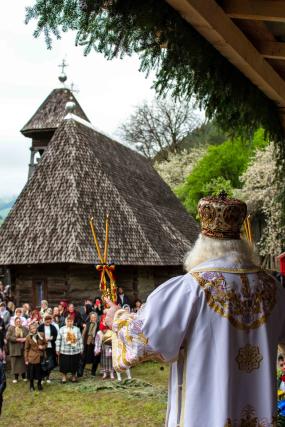 Sfințirea bisericii din lemn de la Fărcașa, Neamț – elogiere sacră a valorilor satului românesc