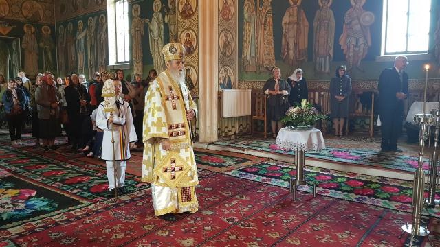 IPS Părinte Pimen a slujit cu ocazia hramului Parohiei Slătioara