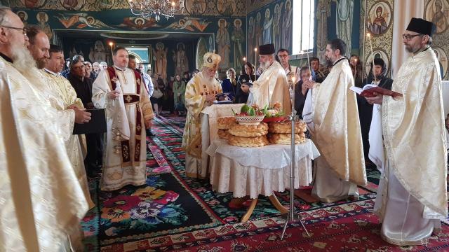 IPS Părinte Pimen a slujit cu ocazia hramului Parohiei Slătioara