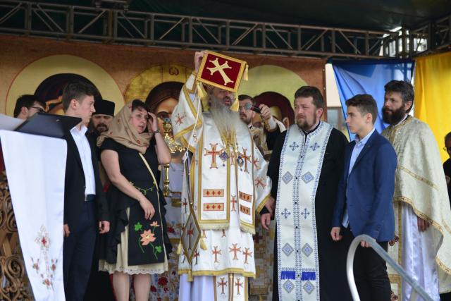 Slujire arhierească și sfințire în Valea Adâncă – IPS Mitropolit Teofan: „Biserica o facem pentru că dorim să fim ucenicii lui Hristos”