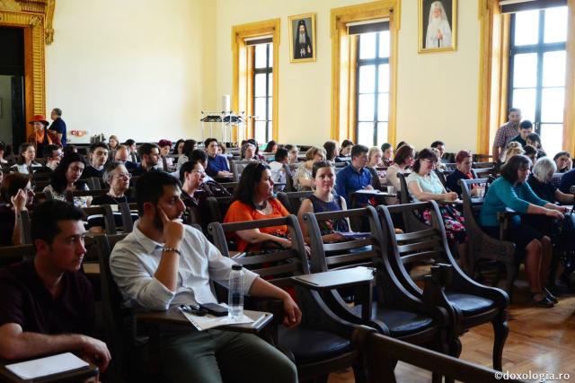 Întâlnire de dezbateri pentru profesorii de religie din județul Iași