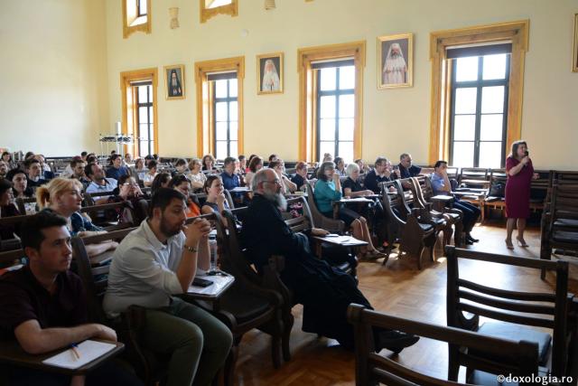 Întâlnire de dezbateri pentru profesorii de religie din județul Iași