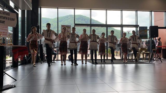 Concursul „Strălucirea primăverii, miracolul frumuseții” – momente artistice la Piatra Neamț