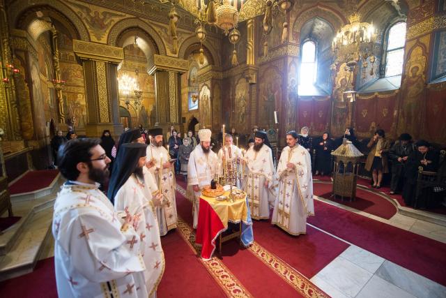 380 de ani de la sfințirea bisericii Mănăstirii „Sfinții Trei Ierarhi” din Iași, marcați prin slujire arhierească