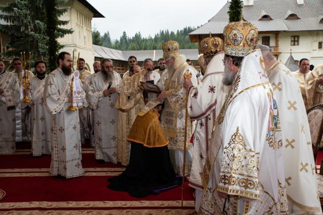 300 de ani de la nașterea marelui mitropolit: „Să luăm aminte la taina Sfântului Ierarh Iacob Putneanul”