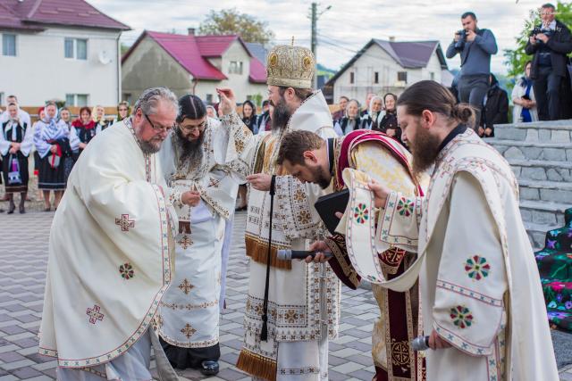 Simpozion național și Liturghie Arhierească, în Parohia Straja