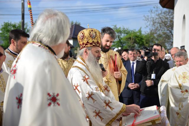 Resfinţire de biserică în parohia filantropiei creştine din Paşcani