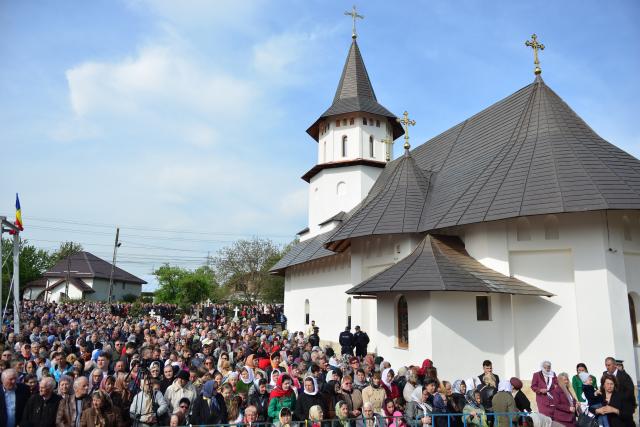 Resfinţire de biserică în parohia filantropiei creştine din Paşcani