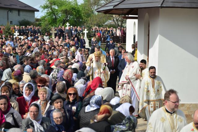 Resfinţire de biserică în parohia filantropiei creştine din Paşcani