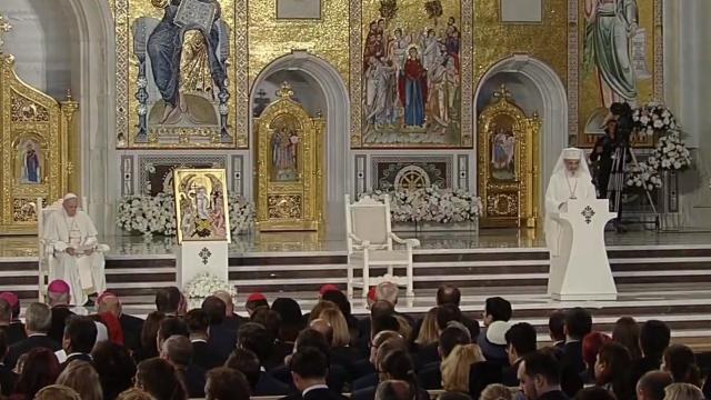Papa Francisc, întâmpinat de Părintele Patriarh Daniel la Catedrala Națională