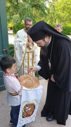 PS Episcop Macarie: „Umplându-ne de Duhul Sfânt, vom deveni purtători de lumină, vom împrăștia întunericul care acoperă lumea”