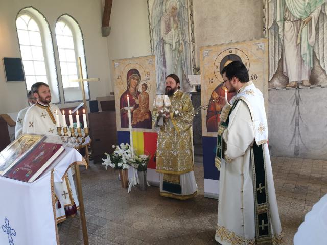 PS Episcop Macarie: „Umplându-ne de Duhul Sfânt, vom deveni purtători de lumină, vom împrăștia întunericul care acoperă lumea”