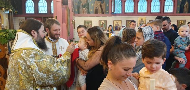 PS Episcop Macarie: „Umplându-ne de Duhul Sfânt, vom deveni purtători de lumină, vom împrăștia întunericul care acoperă lumea”