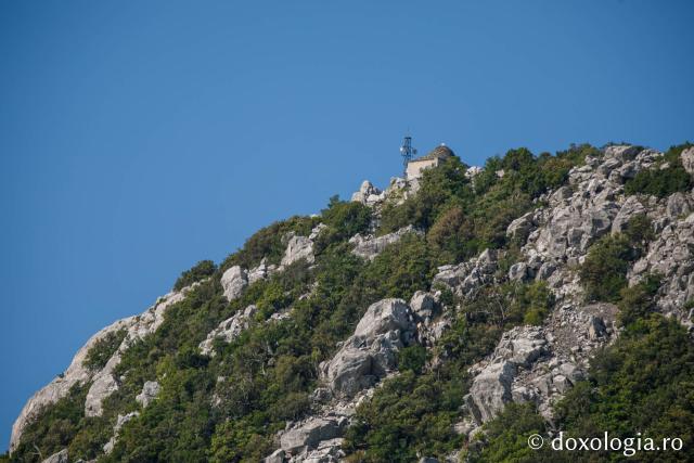 Bisericuța „Sfântul Ilie” de pe vârful Athonul Mic