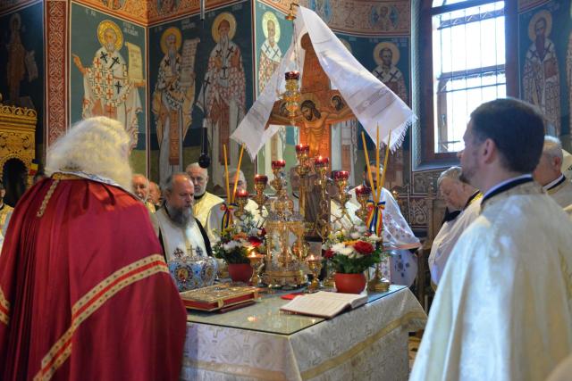 Slujba Vecerniei hramului de la Parohia „Sfinții Apostoli” Moara de Vânt
