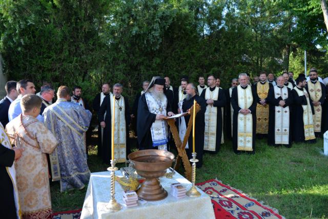 Slujba Vecerniei hramului de la Parohia „Sfinții Apostoli” Moara de Vânt